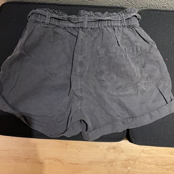 Paper bag shorts - Picture 2 of 2